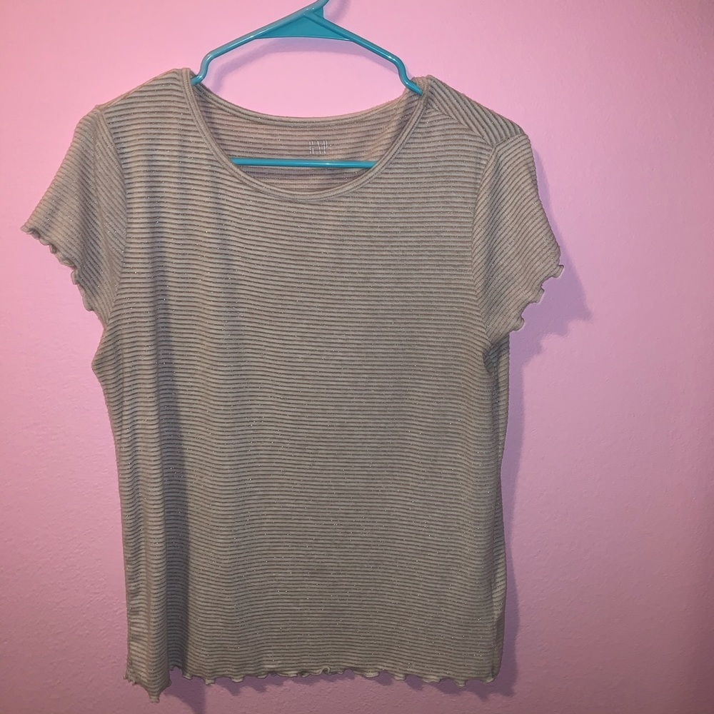 Cute ruffle shirt